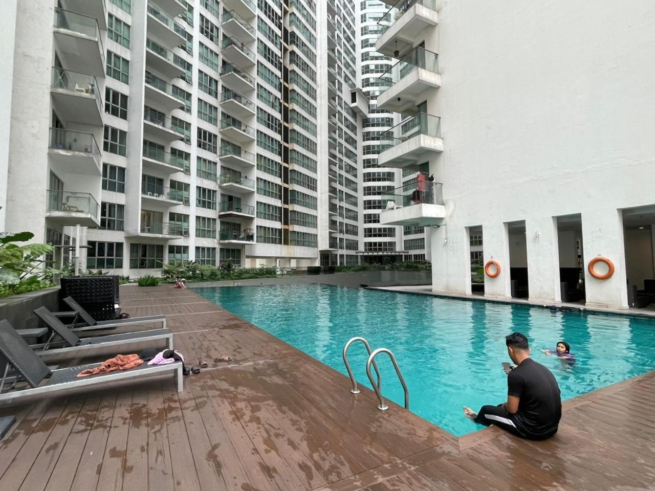 Best View Hostel Regalia Klcc Kuala Lumpur Exterior photo