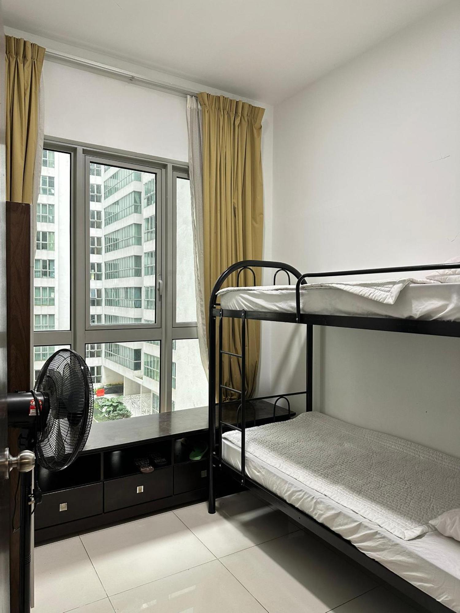 Best View Hostel Regalia Klcc Kuala Lumpur Exterior photo